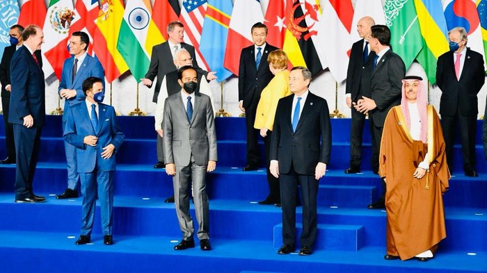 Hari Ini, Jokowi Terima Presidensi G-20 Indonesia dari PM Italia