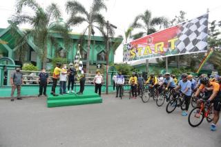 Lepas Sepeda Santai Peringatan HUT Ke-76 TNI, Gubri: Hati-hati Dijalan, Semoga Berjalan Lancar