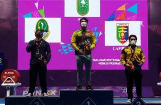 Andre Satria Persembahkan Emas Angkat Berat untuk Riau pada PON XX Papua 