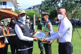 Pemko Pekanbaru Berikan Penghargaan Kepada Satgas Gabungan