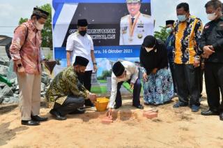 Gubri Letakkan Batu Pertama Pembangunan Workshop Komunitas Jurusan Multimedia Al Fikri