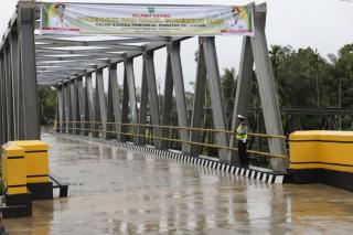 Gubri Resmikan Jembatan Baru di Rohul, Warga Desa Rokan Timur Semringah