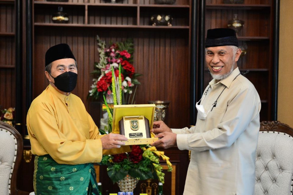 Tingkatkan Pertumbuhan Ekonomi, Gubernur Sumatera Barat Dukung Pembangunan Infrastruktur Riau - Sumbar