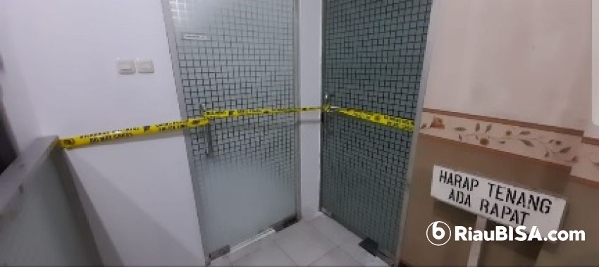 Penyidik Polda Riau Segel Ruang Dekan Fisip UNRI