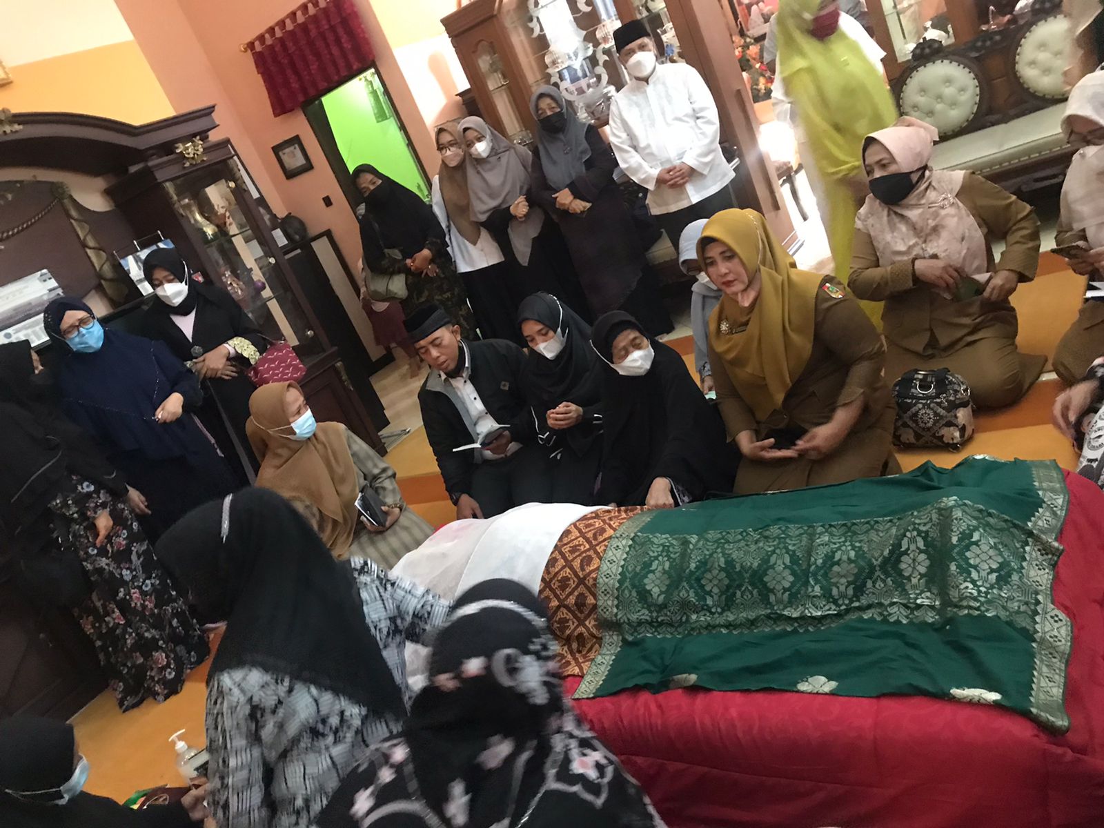 Kabar Duka, Tokoh Perempuan Riau Hj Roslaini Tutup Usia