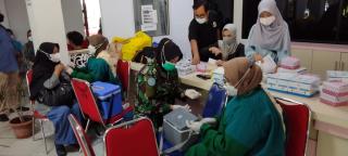 Gandeng Kagama & RS Tentara, Tenayan Raya Gelar Vaksinasi Massal Covid-19