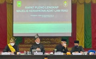 Al Azhar Meninggal Dunia, Raja Marjohan Yusuf Diangkat Jadi Ketum Majelis Kerapatan Adat LAM Riau