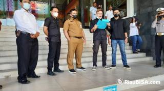 Bacakan Tuntutan Aksi, Mahasiswa Minta Sudahi Konflik Internal di DPRD Pekanbaru