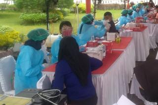 Percepat Herd Imunity, Kadin Bersama OJK Riau Gelar Vaksin Massal