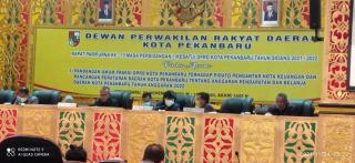 Paripurna Pandangan Umum Fraksi Sorot Capaian PAD di Pemko Pekanbaru Rendah