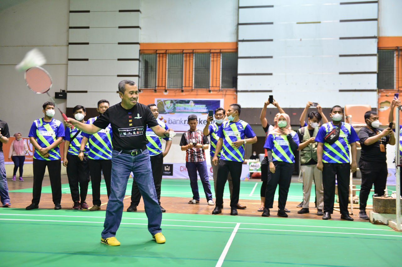 Gubri Buka Pertandingan Bulutangkis Prima Legend Open Tournament 2021 se-Sumatera