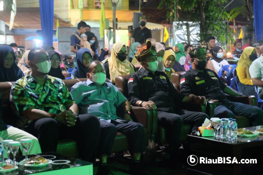 Malam Pentas Seni Budaya Gagak Hitam, Bupati dan Ketua DPRD Ikut Joget Mak Lodeh