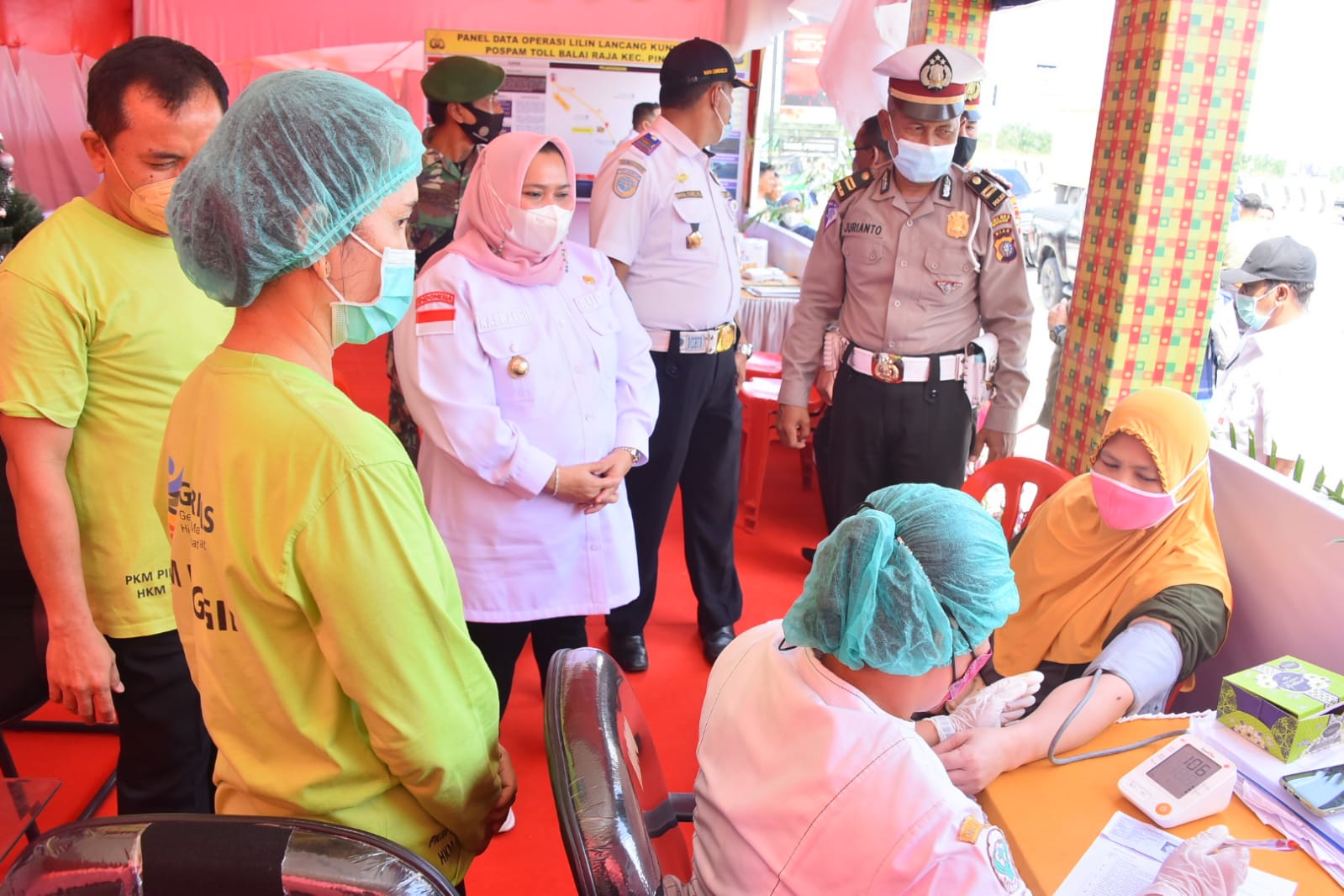 Tinjau Posko Keamanan Nataru, Bupati Bengkalis: Masyarakat Yang Belum Vaksin akan Divaksin Ditempat