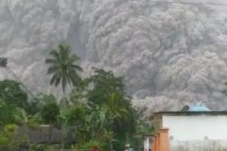 Erupsi Gunung Semeru Tak Ganggu Aktivitas Penerbangan