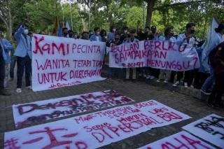Aksi Protes Dekan Fisip, Mahasiswa UNRI Segel Ruangan Rektor