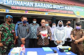 BNNP Riau Gagalkan Pengiriman 999 Gram Sabu di Bandara Sultan Syarif Kasim II Pekanbaru