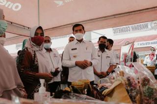 Walikota Pekanbaru Apresiasi Bazar UMKM di Kelurahan Sidomulyo Barat