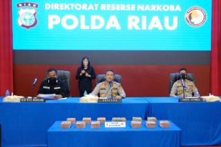 Sita Uang Rp 1 Miliar, Dua Pelaku Narkoba Jaringan Internasional Diamankan di Riau