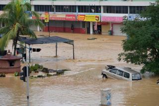 Korban Tewas Akibat Banjir Bandang Malaysia Mulai Ditemukan