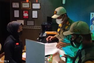 Sisir Tempat Keramaian, Satpol PP Riau Pantau Keamanan dan Prokes Warga