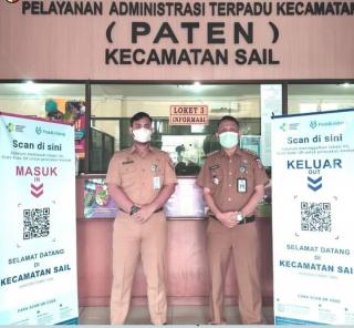Scan Barcode PeduliLindungi Diterapkan di Kantor Camat Sail 