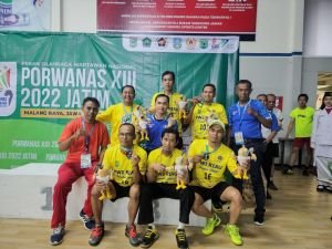 Tim Bulu Tangkis Riau Raih Medali Pertama di Porwanas XIII