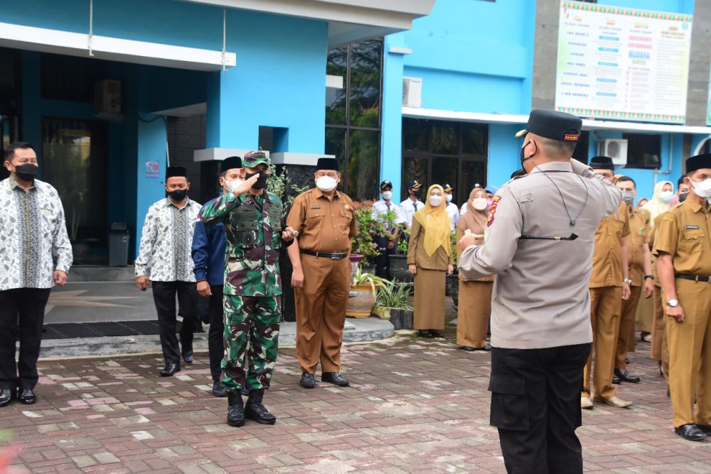 Brigjen TNI M Syech Ismed Pimpin Upacara HUT Ke-47 SMAN 8 Pekanbaru