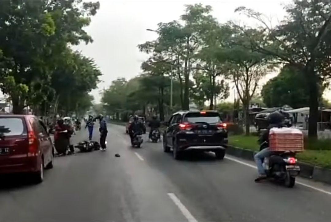 Pemotor Berjatuhan di Jalan Arifin Achmad Pekanbaru, Polisi Bilang Begini