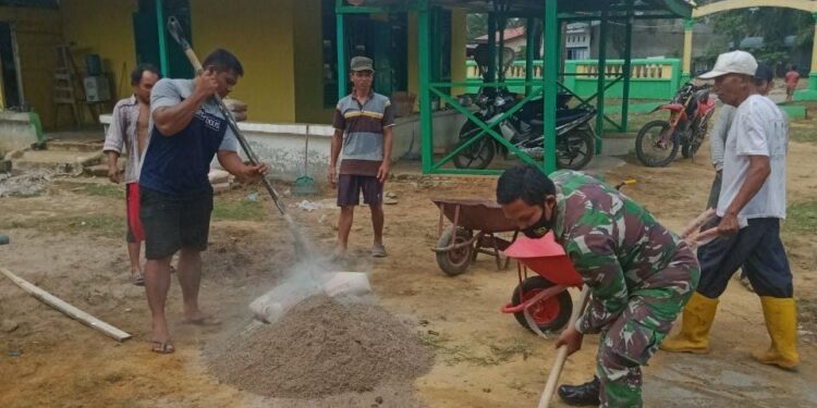 Dandim 0321/Bgs Goro Massal Bersama Warga Kepenghuluan Pasir Putih Barat