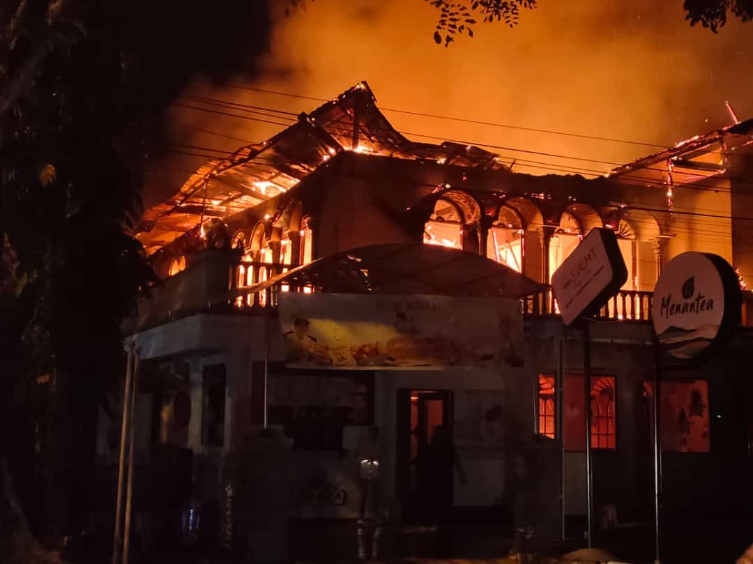 Kebakaran di Kafe Jalan Sumatera, Barang Antik Bernilai Miliaran Terbakar, 20 Kucing Terjebak 