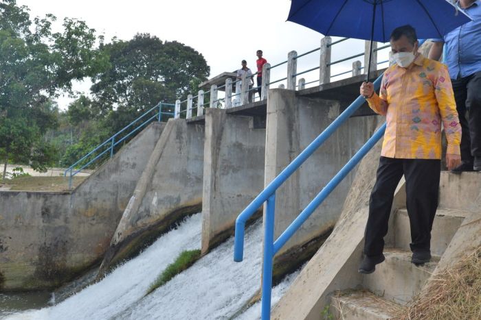 Dengarkan Aspirasi Warga, Gubri Tinjau Bendungan Koto Tibun Kampar