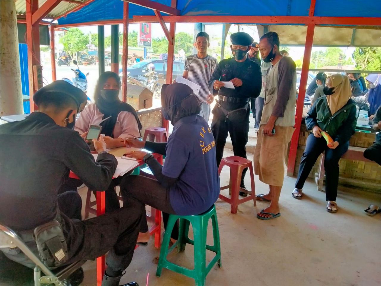 Polisi Gabungan Gelar Patroli Sosialisasi Vaksin di Rohil