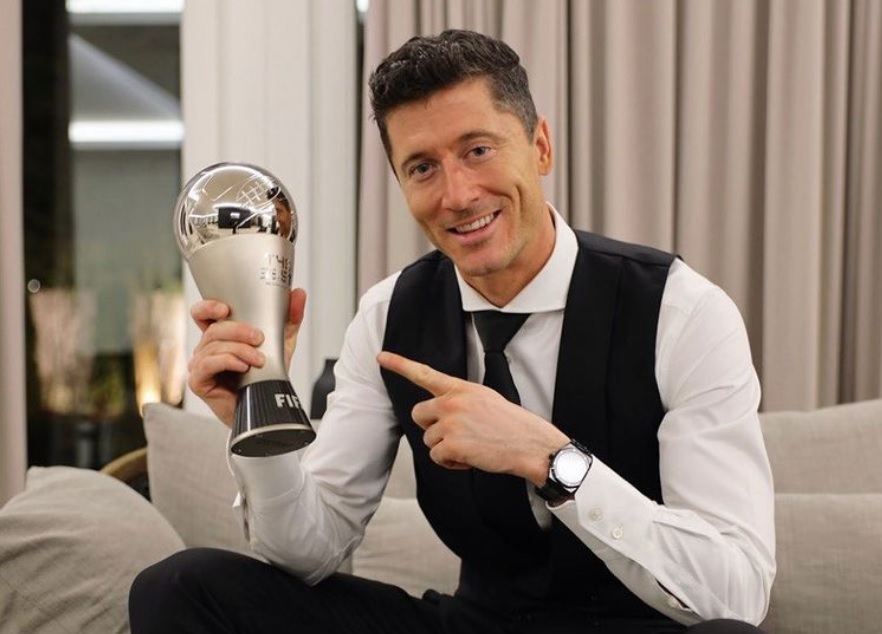 Selamat! Kalahkan Messi dan Salah, Robert Lewandowski Terpilih Jadi Pemain Terbaik FIFA 2021 
