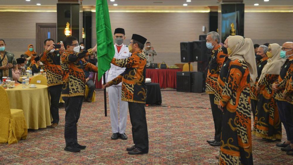 Hadiri Pelantikan IKA Unand Riau, Gubri Berharap Alumni Turut Andil dalam Pembangunan