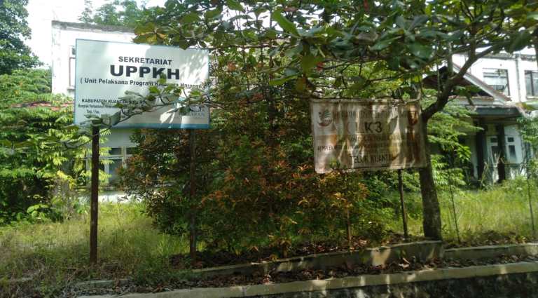 Bekas Kantor Dinsos Kuansing Dipenuhi Semak Belukar, Kapan Diperbaiki?