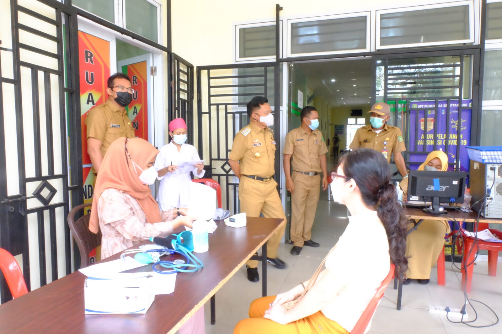 Tinjau Vaksinasi di Puskesmas, Wabup:  7.718 Anak di Meranti Sudah Divaksin