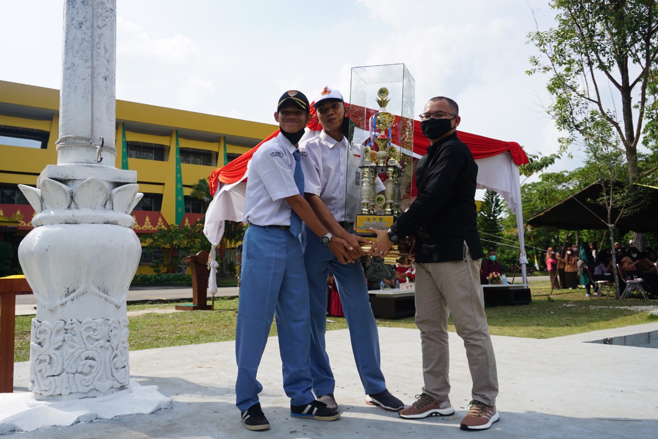 SMKN 4 dan SMK Satria Taruna Pekanbaru Raih Juara Umum LKBB