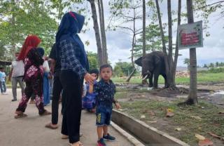 Libur Tahun Baru, Kebun Binatang Kasang Kulim Siak Hulu Ramai Dikunjungi Warga
