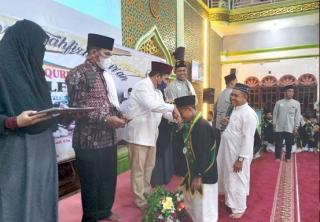 Wabup Pelalawan Hadiri Wisuda Akbar Tahfiz Quran di Sorek