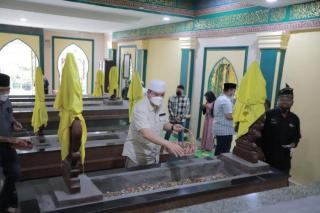 Kapolda Riau Irjen Muhammad Iqbal Ziarah ke Makam Marhum Pekan Pendiri Kota Pekanbaru