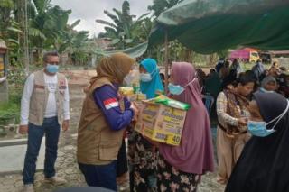 Peduli Korban Banjir, Bupati Inhu Serahkan Bantuan untuk Warga Batang Gansal