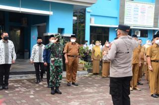Brigjen TNI M Syech Ismed Pimpin Upacara HUT Ke-47 SMAN 8 Pekanbaru
