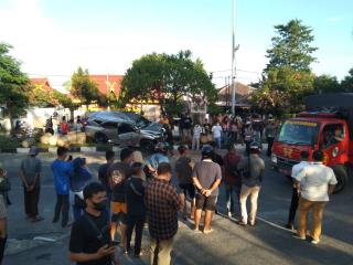 Mobil Pajero Ringsek Usai Tabrak Pembatas Jalan Diponegoro Pekanbaru