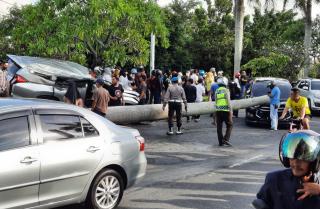 Polisi Beberkan Kondisi Korban Pajero Hantam Median Jalan dan Pohon di Pekanbaru