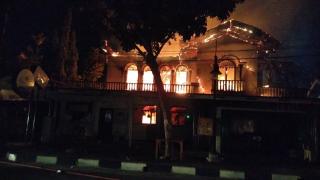 Sebelum Terbakar, Karyawan Kafe Menantea Pekanbaru Tengah Menunggu Pelanggan