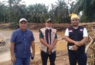 Anggota DPRD Rohul Tinjau Banjir Bandang di Sungai Batang Lubuh Padang Lawas