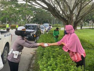 Melalui "Jumat Barokah" Satlantas Polres Siak Berkomitmen Menjadi Polantas yang Penolong dan Humanis