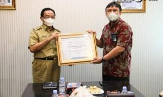 Cuma Bayar Tagihan Tepat Waktu, Pemkab Inhil Dihadiahi Piagam Penghargaan