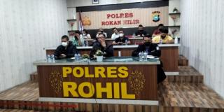 Percepat Vaksinasi, Kapolres Rohil Vicon Bersama Kapolsek Dan Jajaran