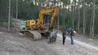 Polda Riau Amankan 2 Unit Alat Berat Dari Perambah Hutan Lindung